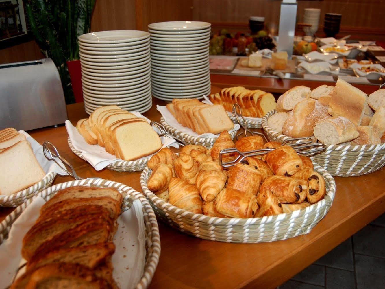Hotel - Restaurant Au Tonnelier Bergues Ngoại thất bức ảnh